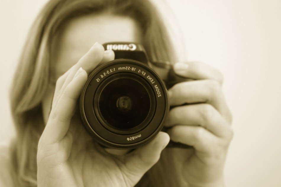 Black and white photo of camera lens free image download