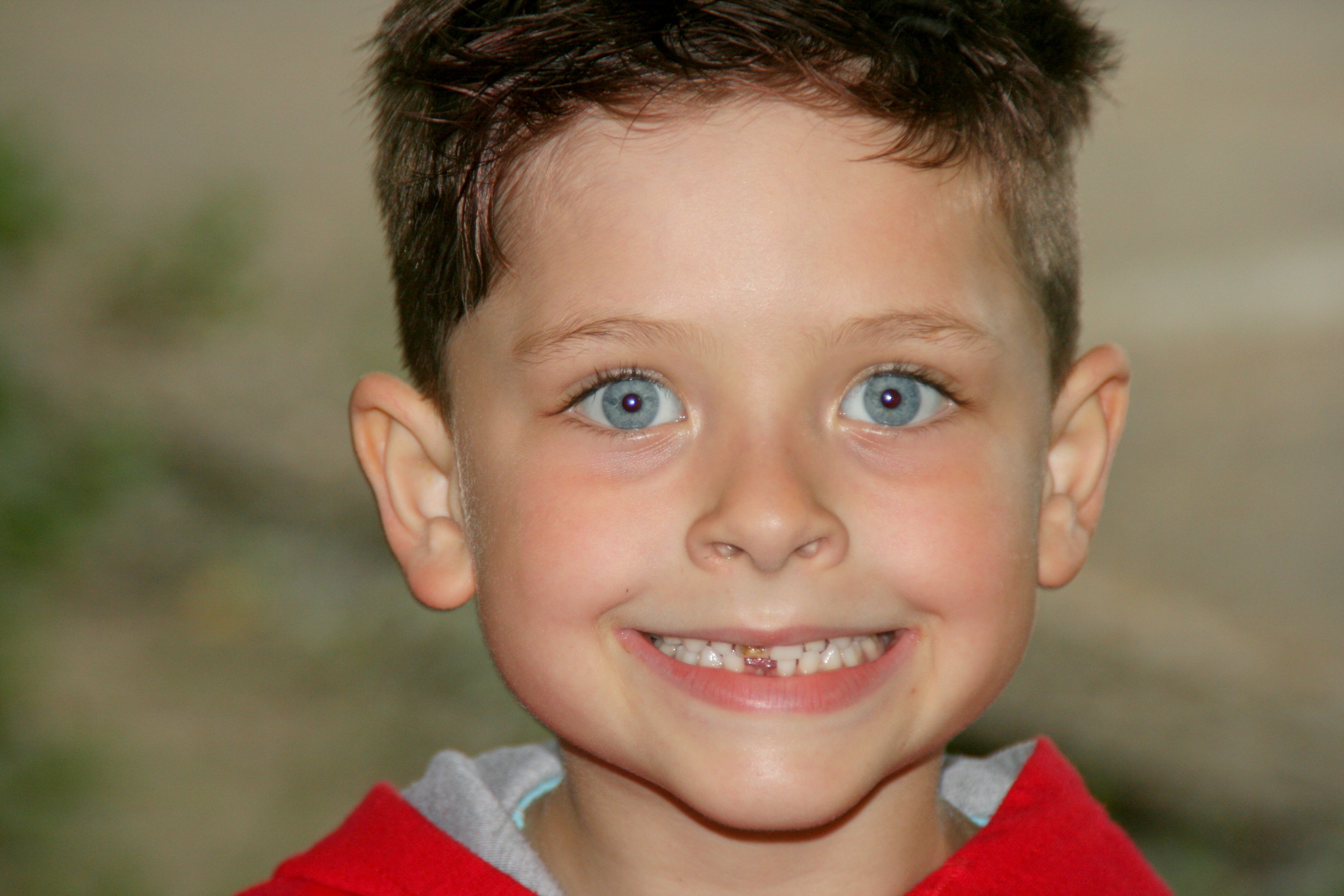 Child is showing the teeth free image download