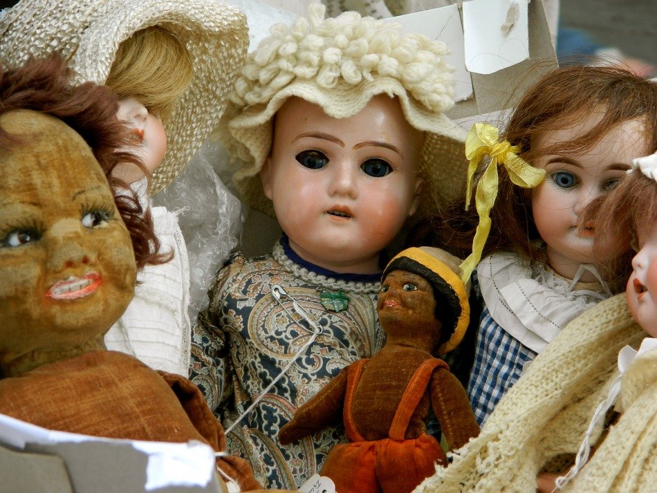 Vintage antique dolls in the store free image download