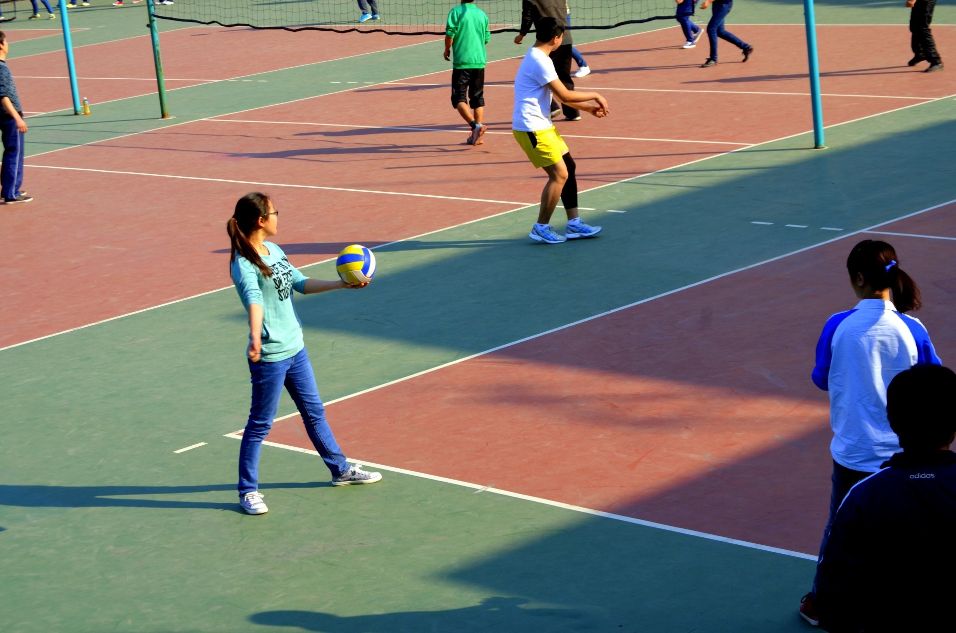 Students play volleyball free image download