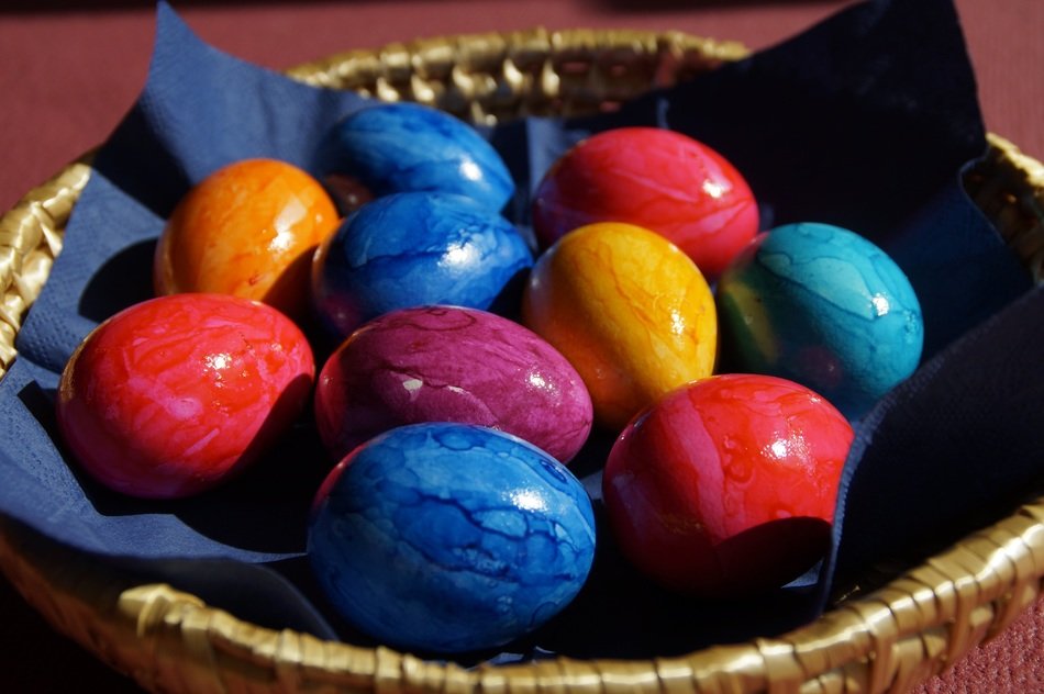 Colored Easter eggs in a wicker basket free image download