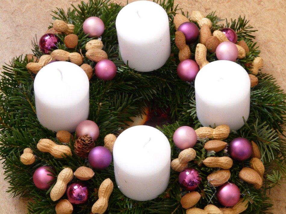 Christmas wreath with white candles free image download
