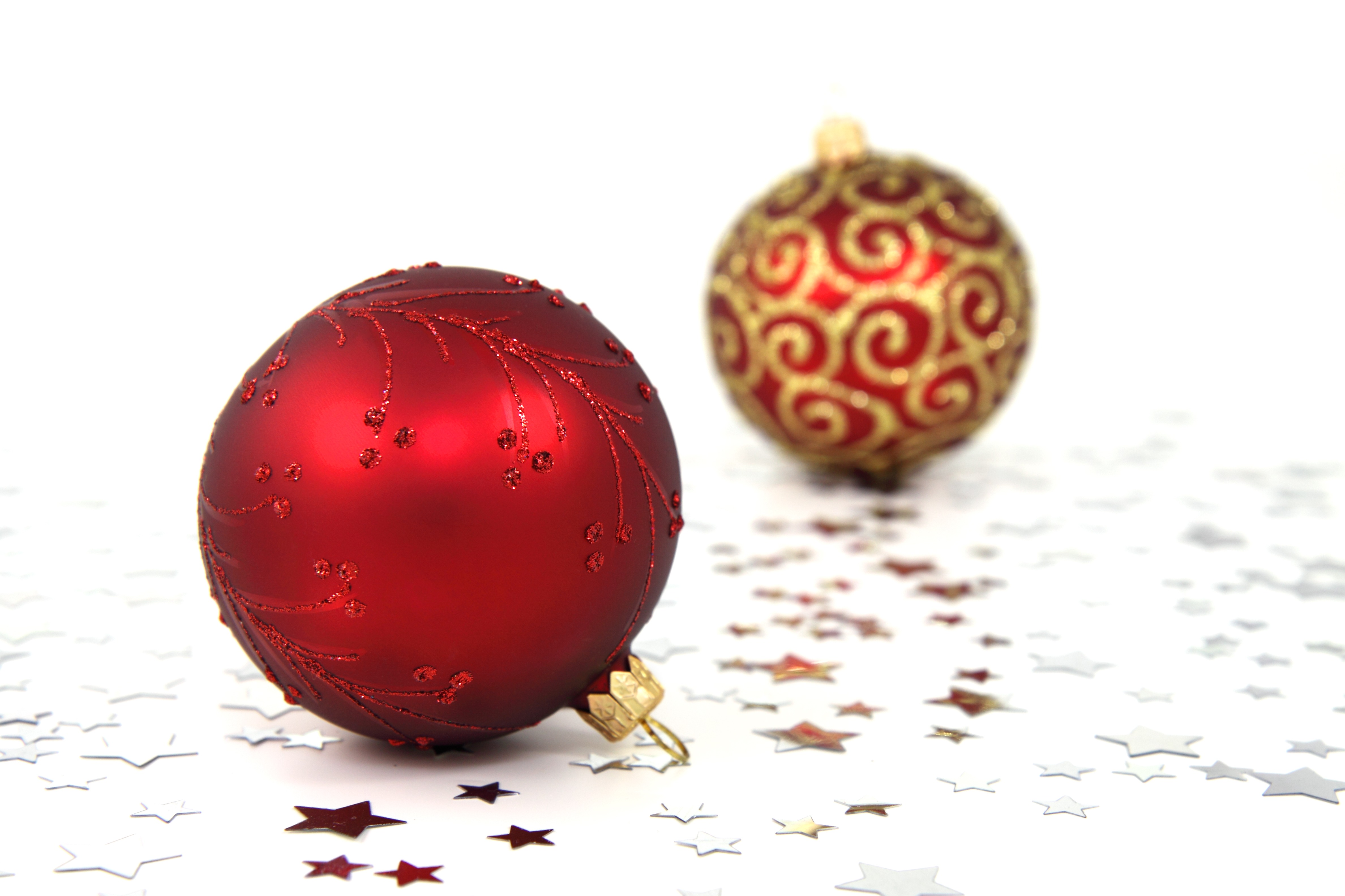 Red and gold Christmas balls free image download