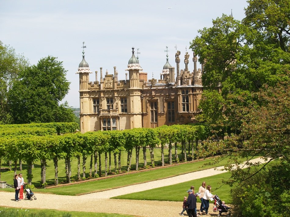 Knebworth house in a picturesque park on a sunny day free image download