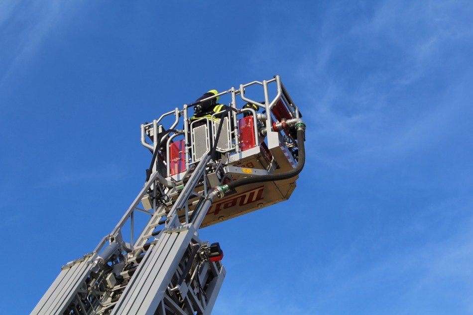 Ladder on fire truck free image download