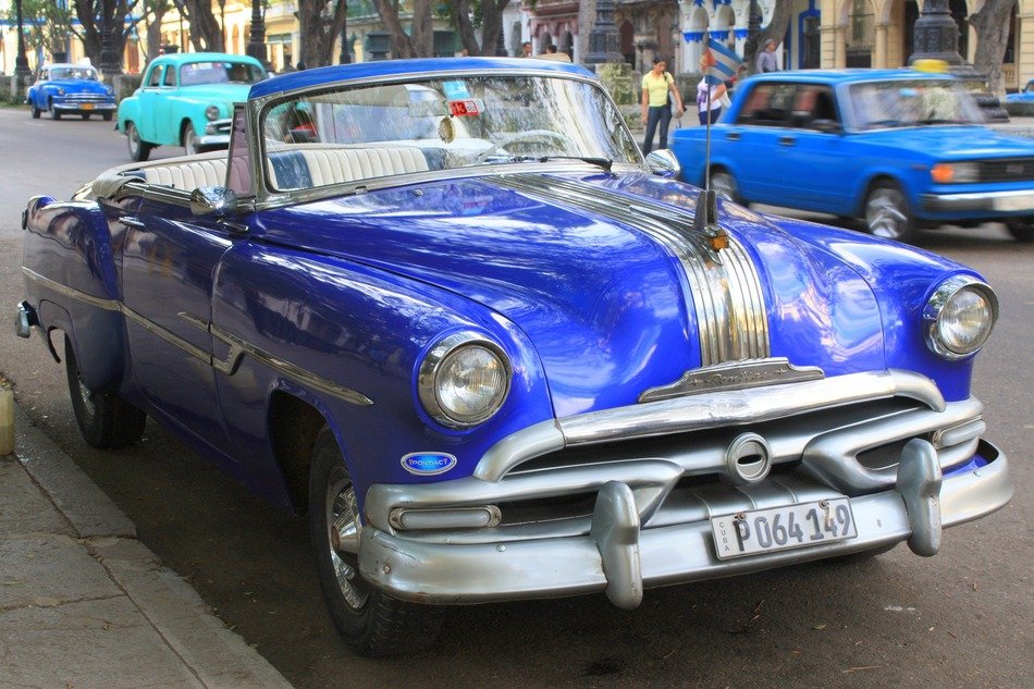 Blue car in Cuba free image download