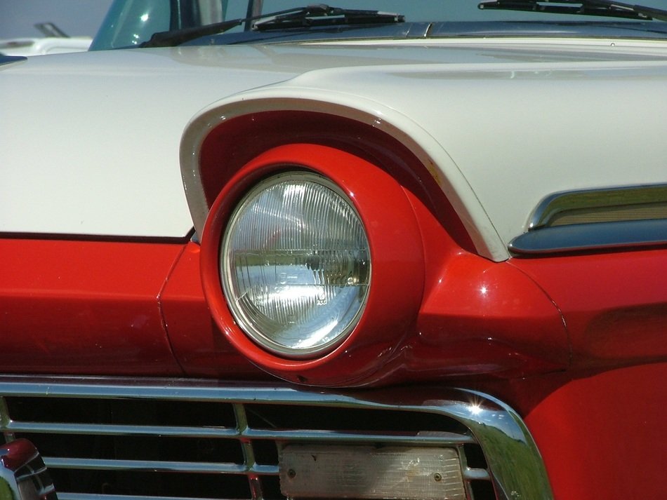 Round headlights of a classic sports car free image download