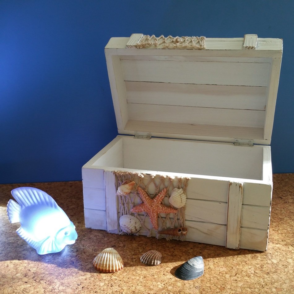 White treasure chest free image download