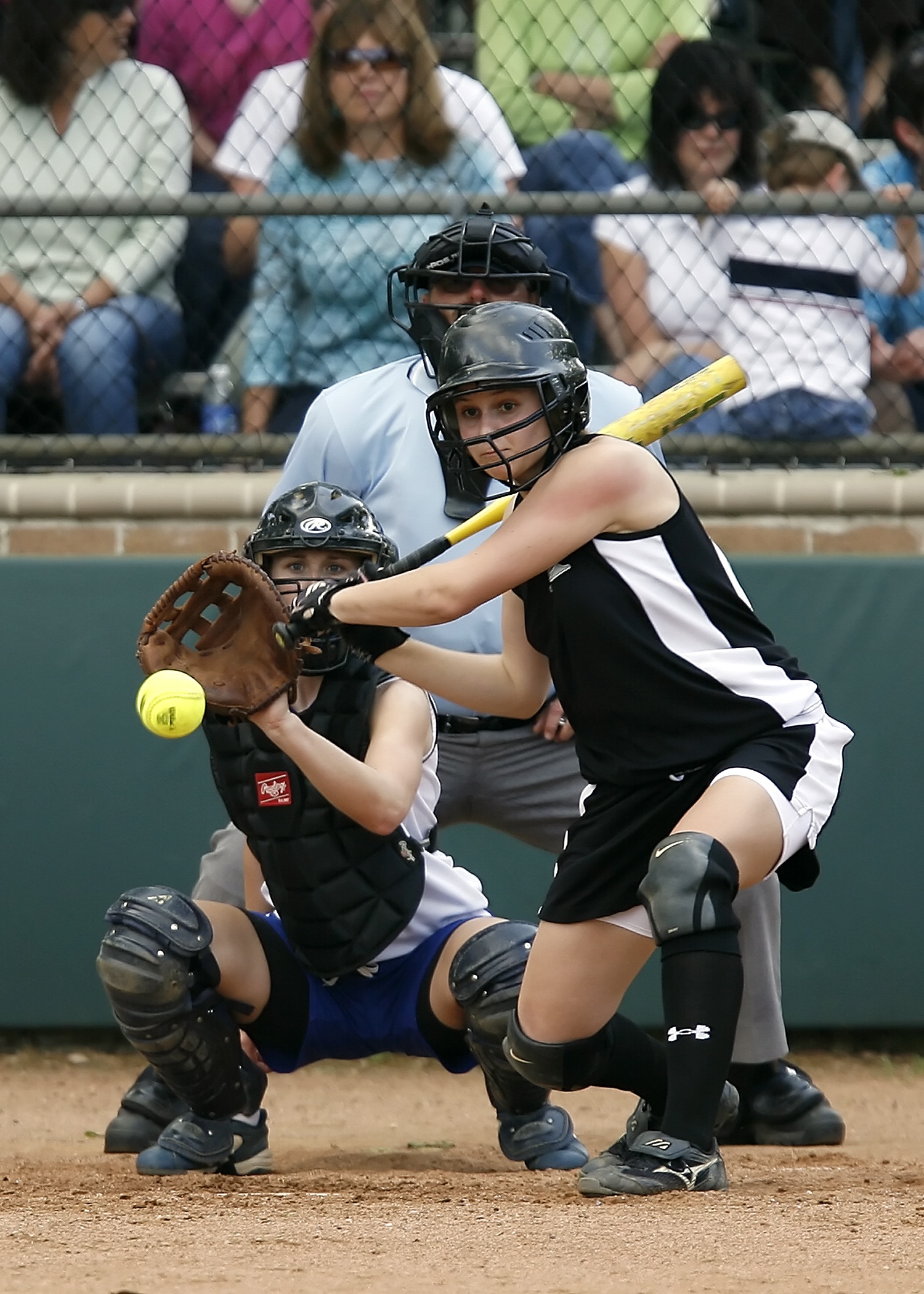 Softball player in helmet free image download