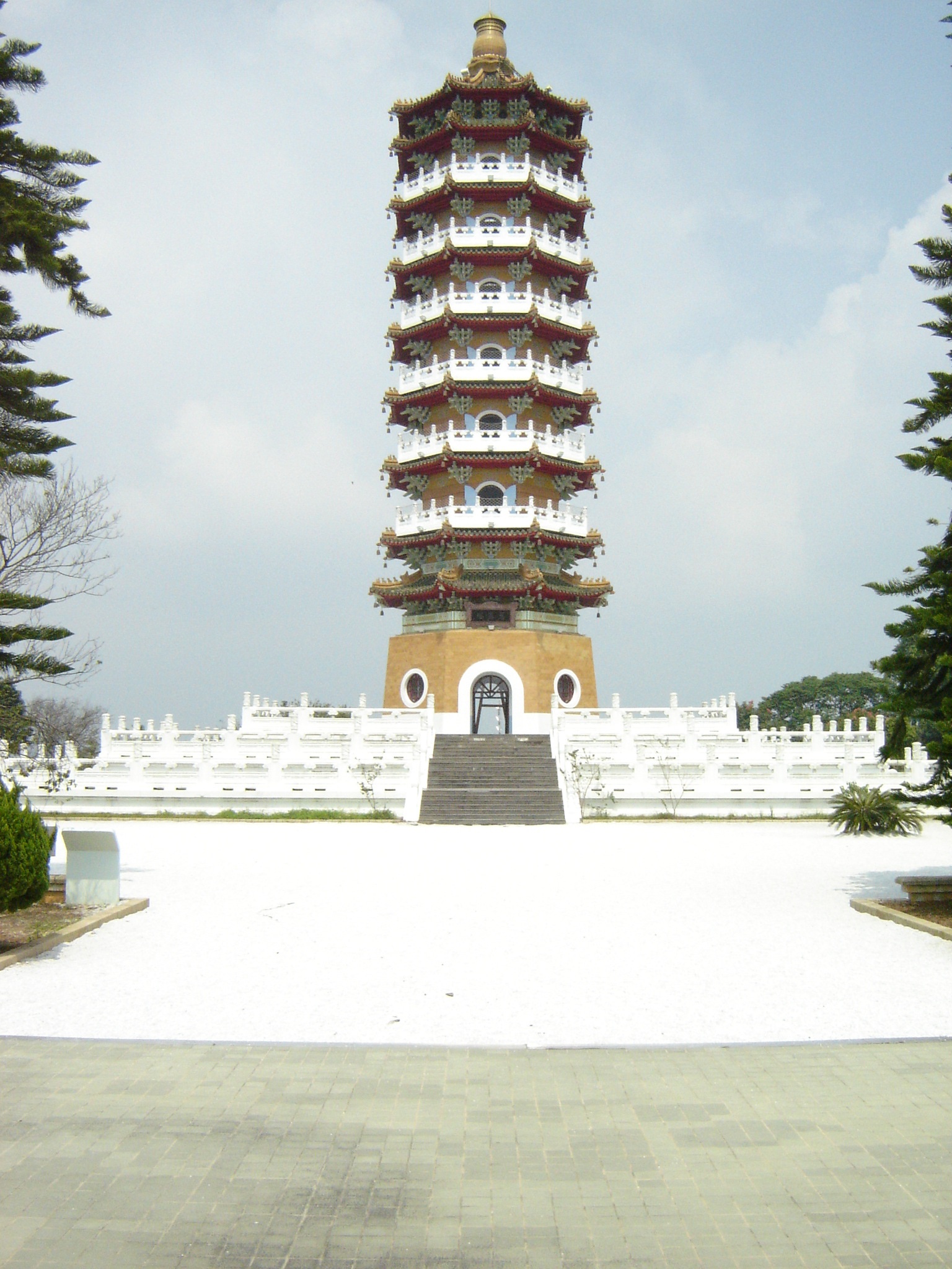 Buddhist temple in Taiwan free image download