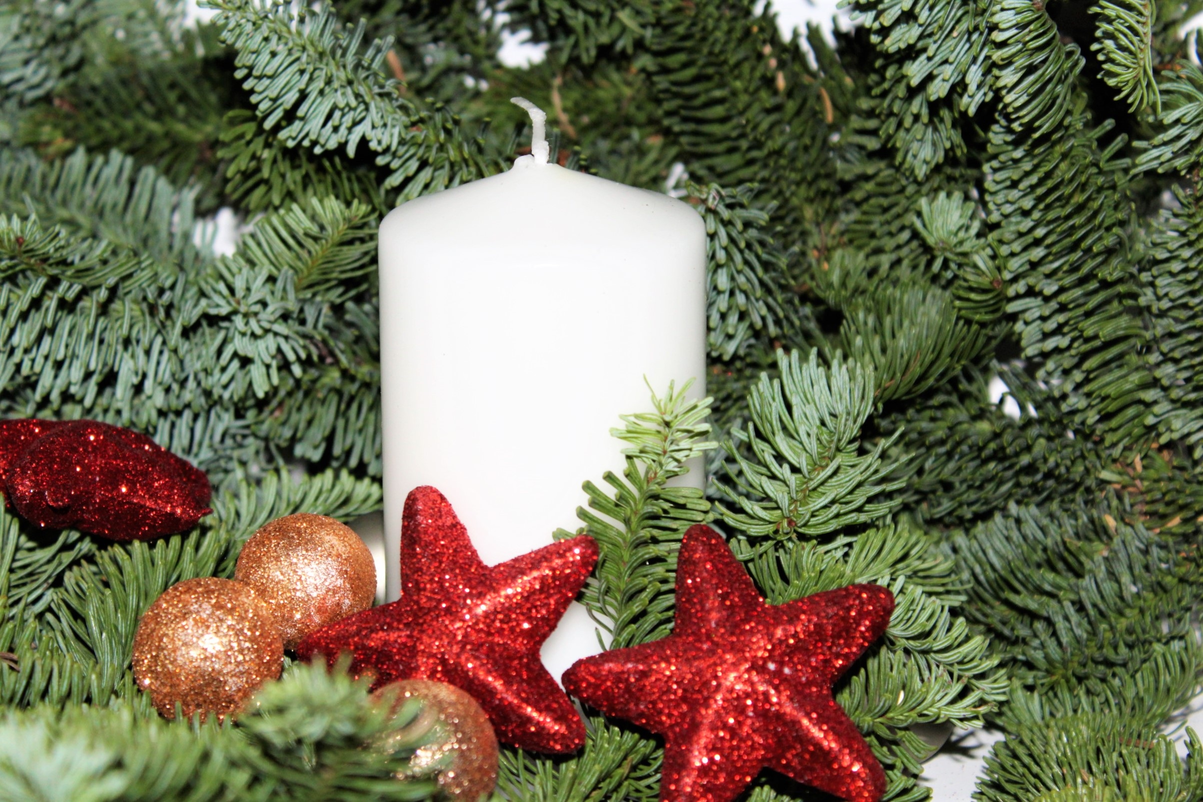 White Christmas candle and tree baubles free image download
