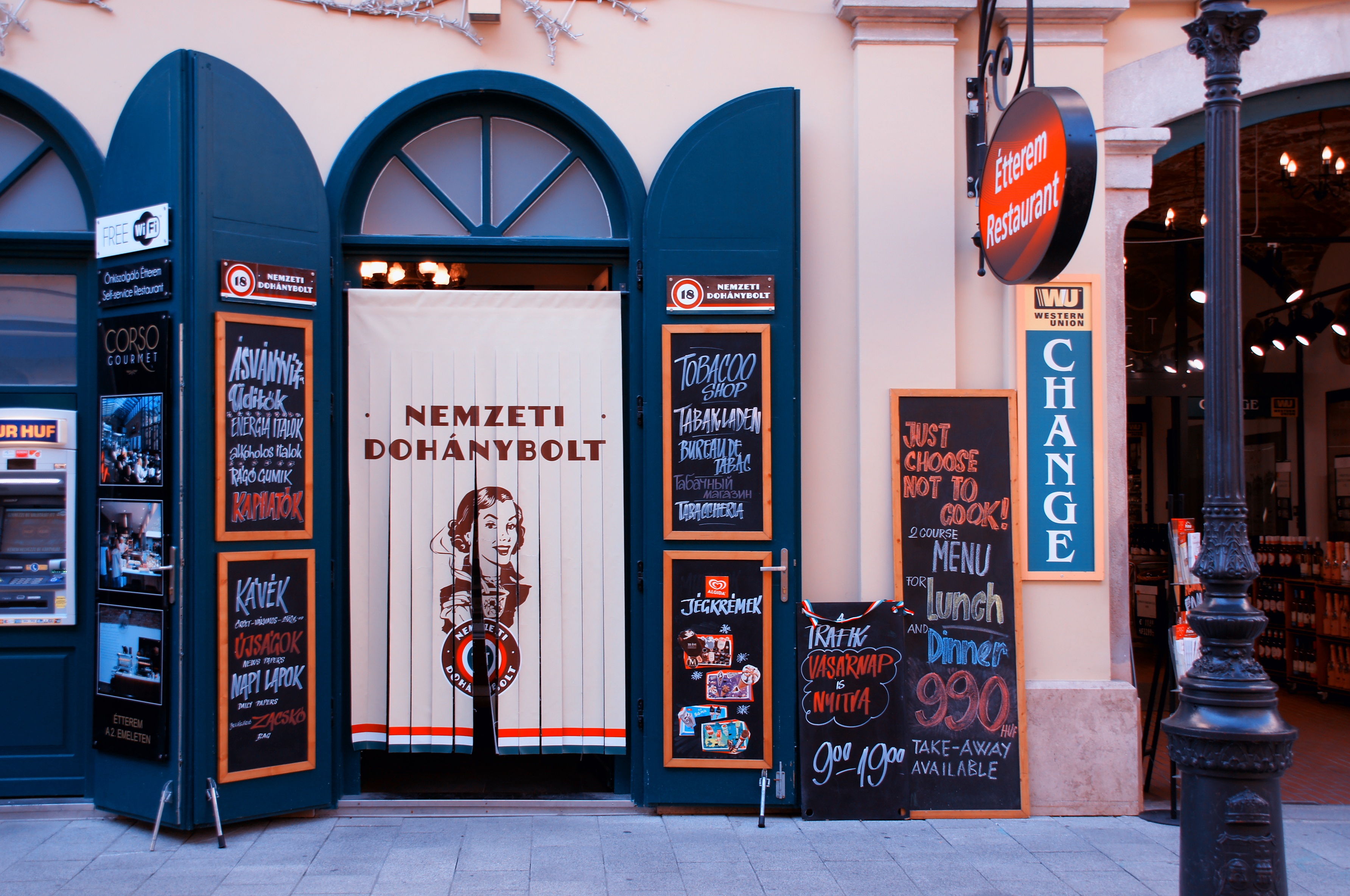 Vintage music store in Budapest free image download