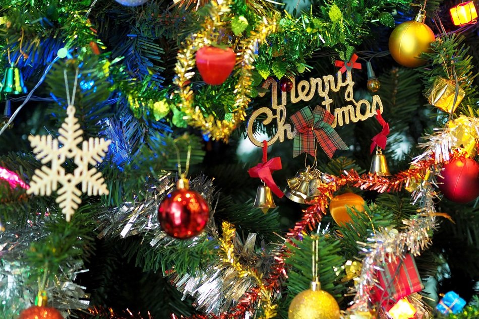 Stylish decorated Christmas tree free image download