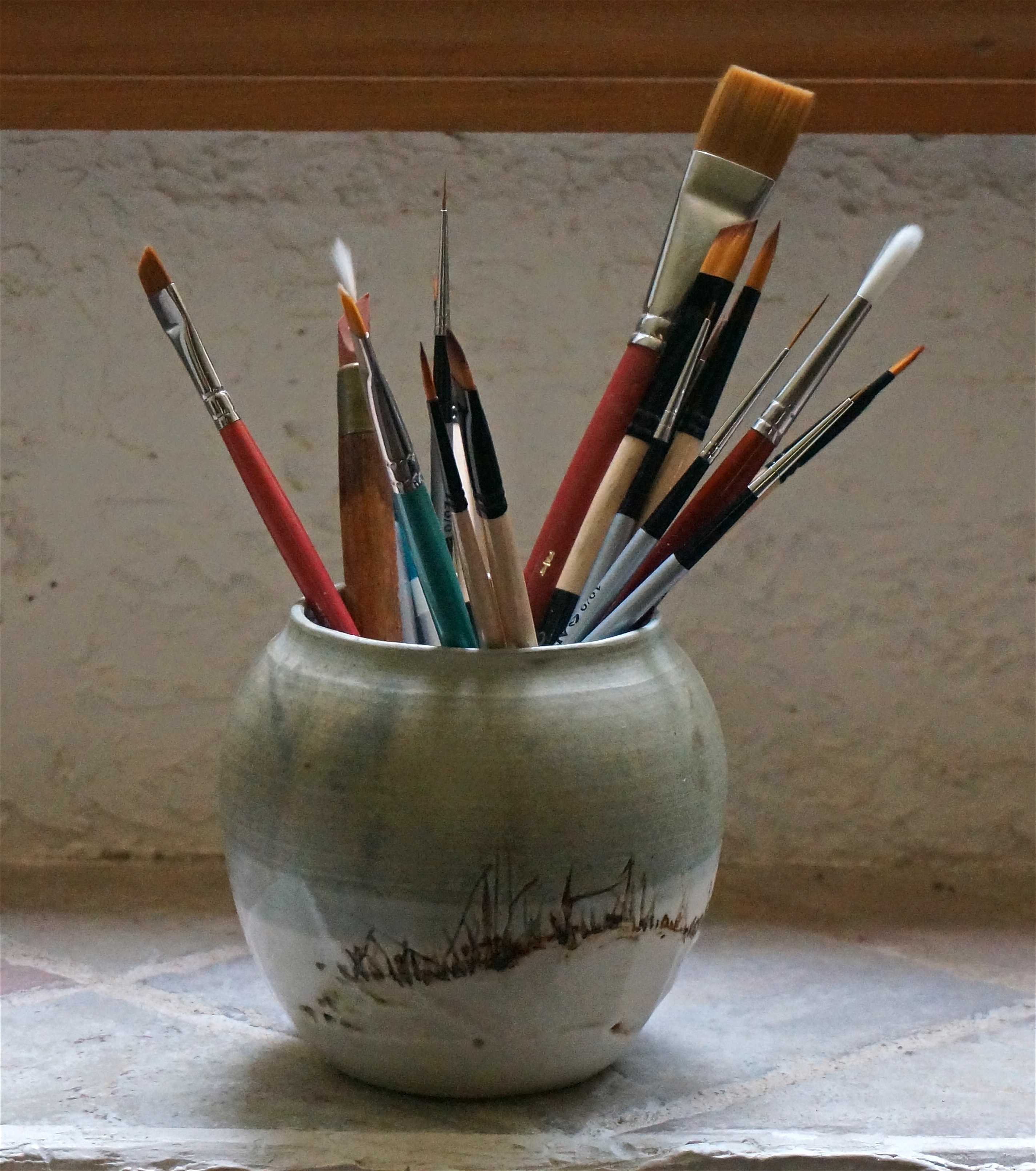 Paint brushes in a vase free image download