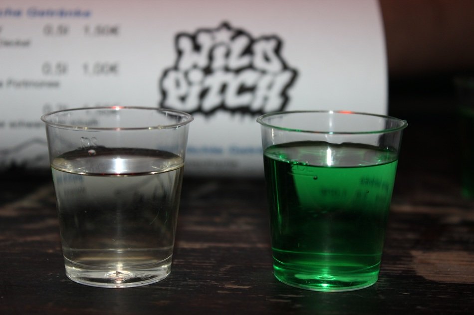 Green and white brandy in a glass free image download