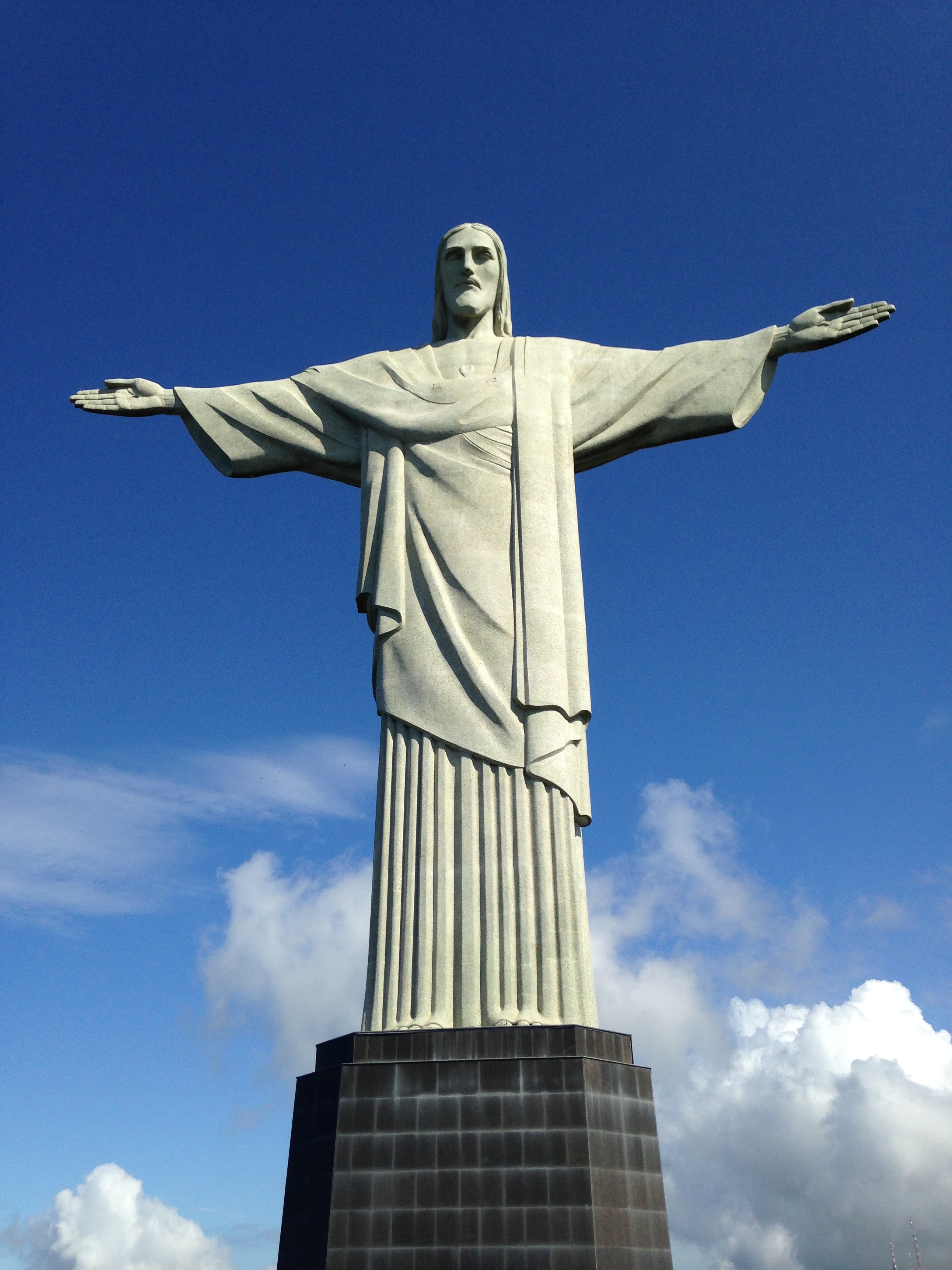 Big Christ statue in Rio De Janeiro free image download