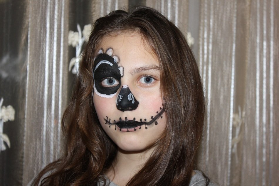 Little girl with makeup for Halloween free image download