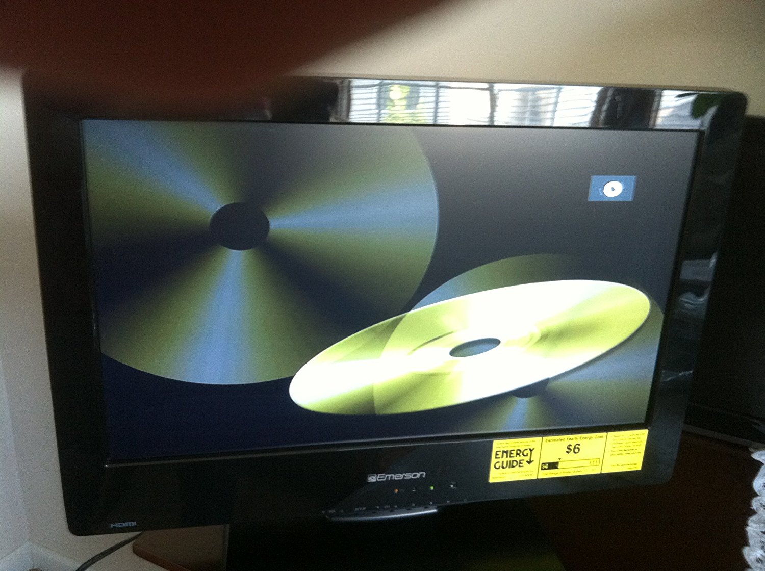 Emerson 19" LCD 720p 60Hz HDTV/DVD LD190EM2 N6 free image download