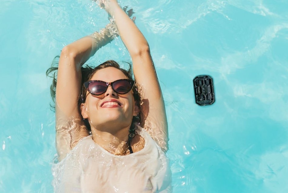 Philips BT2200B/27 Shoqbox Mini Rugged Compact Wireless Waterproof