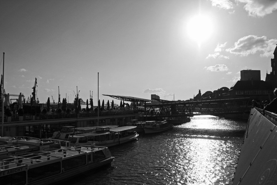 Boats in port, germany, hamburg, landungsbrücken free image download
