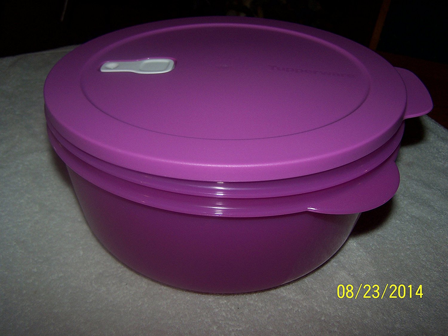 Tupperware Crystalwave 4qt. Microwaveable Reheatable Dish with Colander