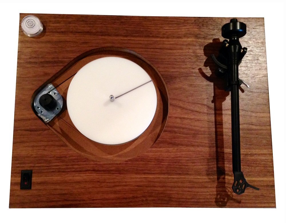 SOTA MOONBEAM series III Turntable with REGA S202 tonearmGenuine Walnut finishMade in USA! N5