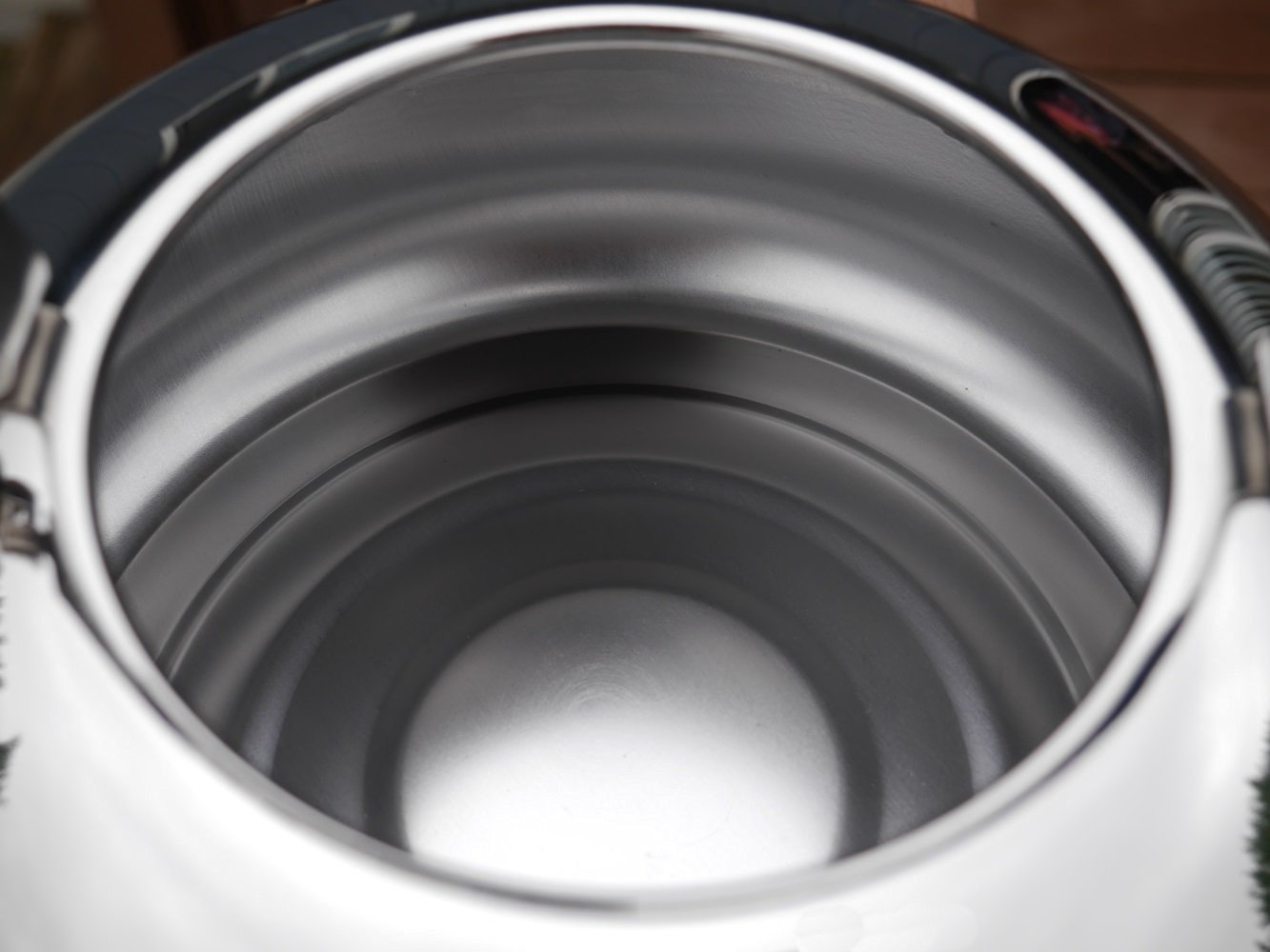 Vanika Stainless Steel Tea Kettle; Whistling Teapot Design; Large 3.0L