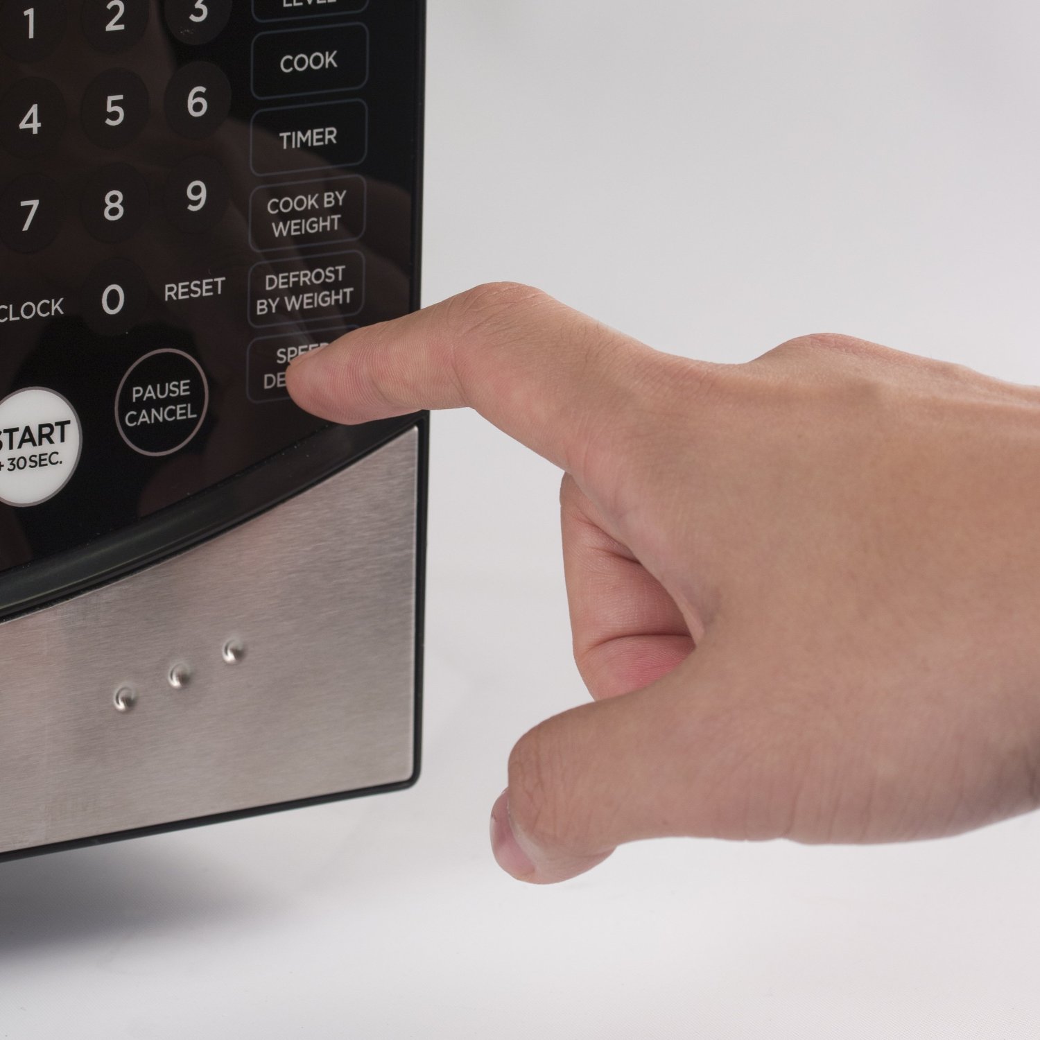 Westinghouse WM009 900 Watt Counter Top Microwave Oven, 0.9 Cubic Feet