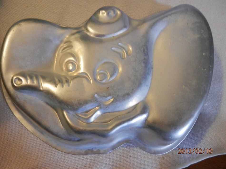 Rare, Wilton Dumbo Mini Cake Pan, 502434 free image download