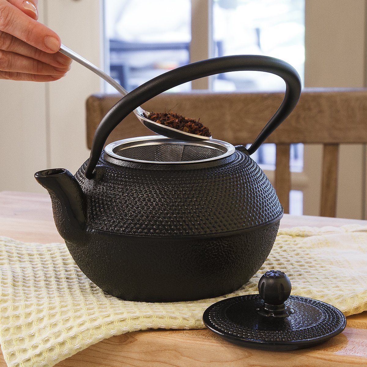 Primula Cast Iron Teapot Durable Cast Iron with a Fully Enameled Interior Beautiful Hammered