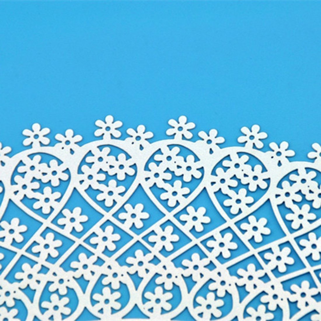 DUFUSTORE 50x Pearly Paper Lace Flower Design Vine Lace Cupcake