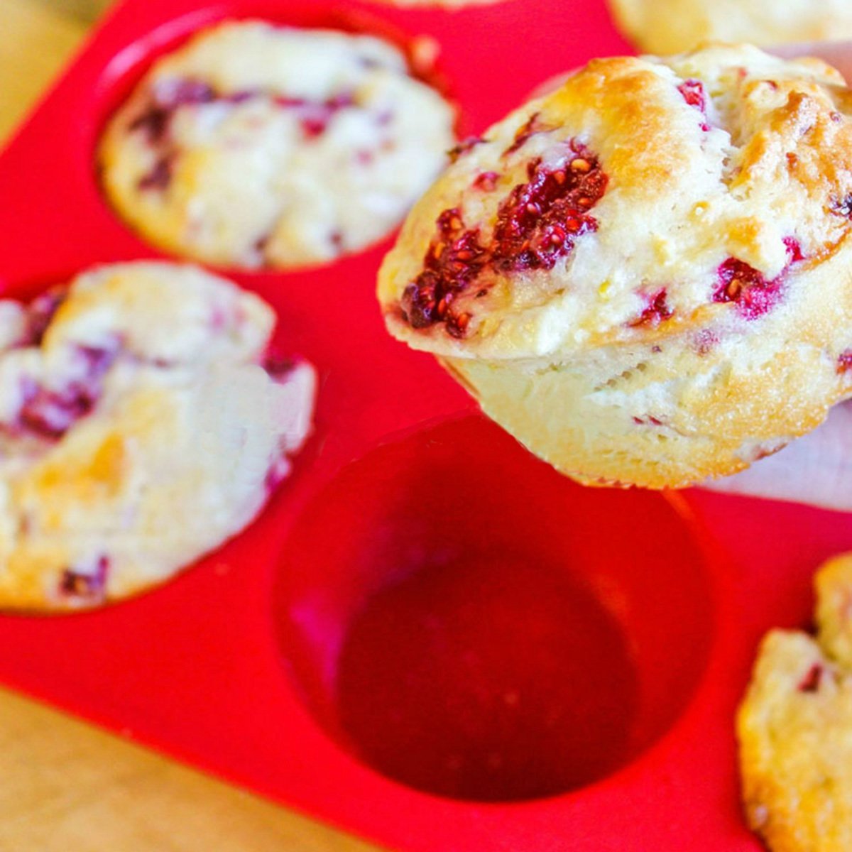 Silicone Muffin & Cupcake Baking Pan / Non Stick / Dishwasher Microwave Safe(12