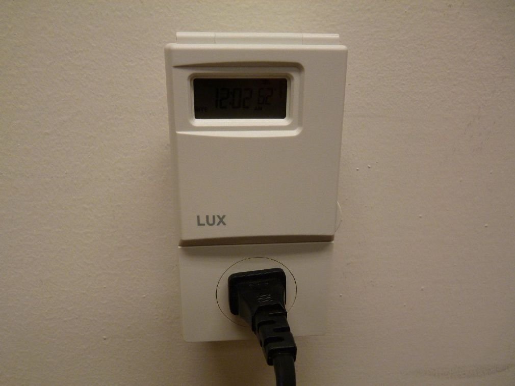 WIN100 Heating Cooling Programmable Outlet Thermostat N4 free image