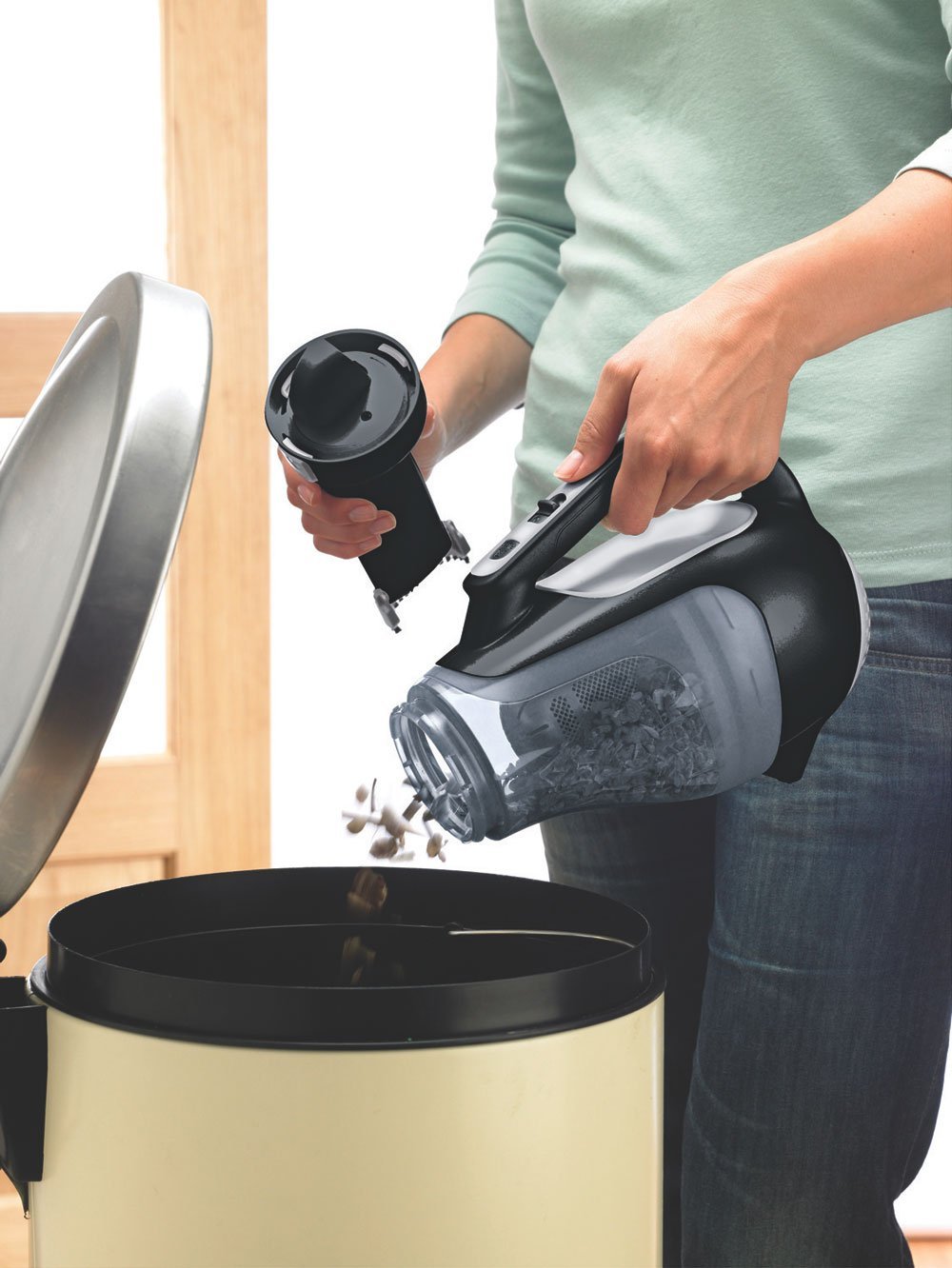 Black + Decker BDH2000L 20Volt Max Lithium Ion Battery Cordless Hand