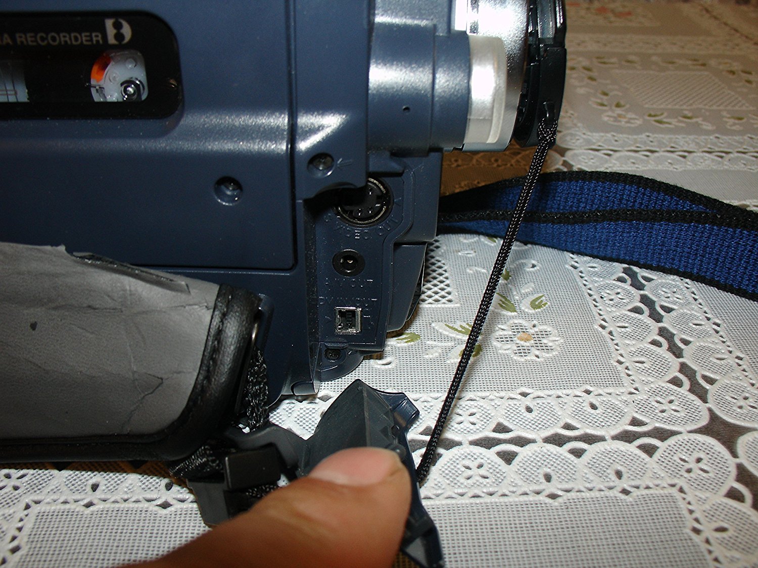 Sony HandyCam Digital 8 Camcorder DCRTRV140 TRANSFER 8mm Tape to