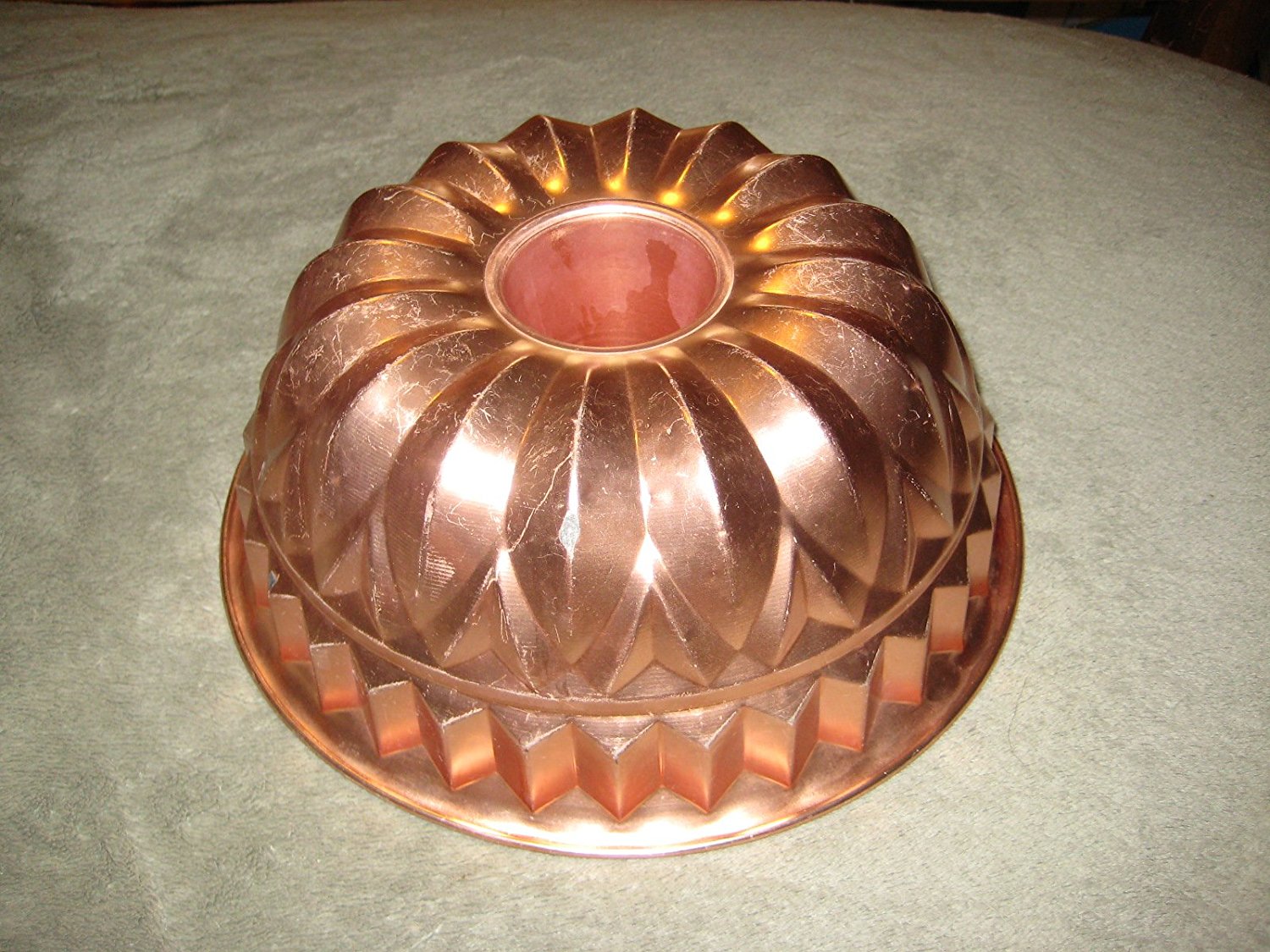 Vintage Bundt Ring 9 Cup / 9x5 Inch Coppertone Copper Tone JellO Mold