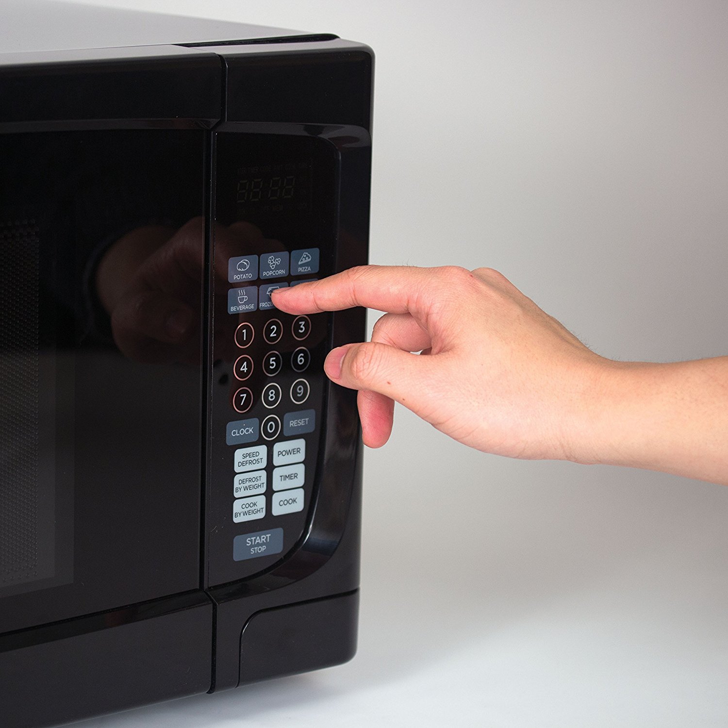 Westinghouse WCM16100B 1000 Watt Counter Top Microwave Oven, 1.6 Cubic