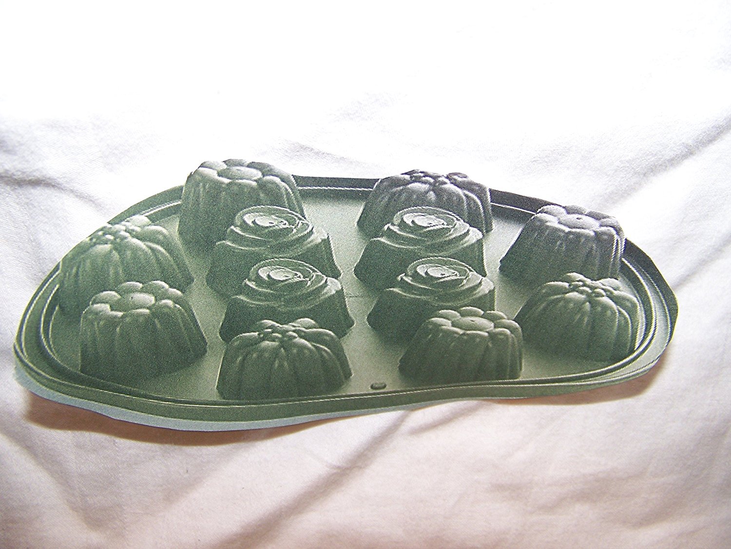 Pampered Chef Silicone Bakeware Floral Cupcake Pan free image download