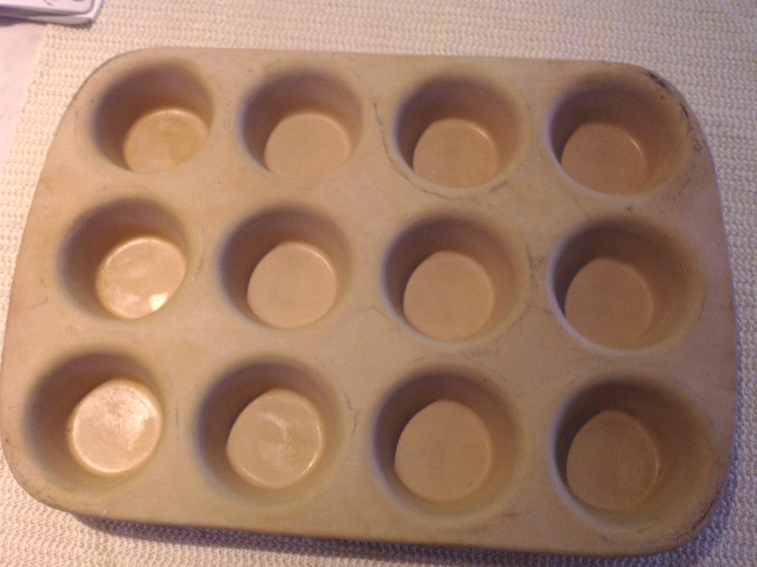 Pampered Chef Family Heritage Stoneware Muffin Pan free image download