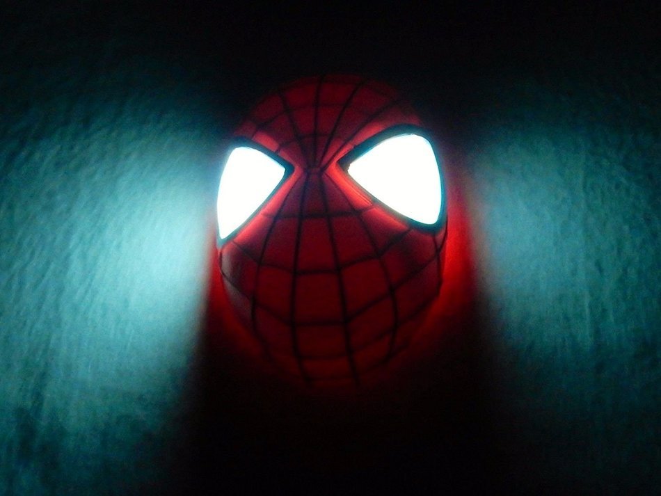 Spiderman Head Cake Topper with Light Up Eyes & 12 Cupcake Rings