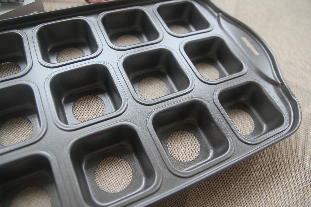 Befamous 12 Cups Nonstick Muffin Cupcake Pan Removable Bottoms Round