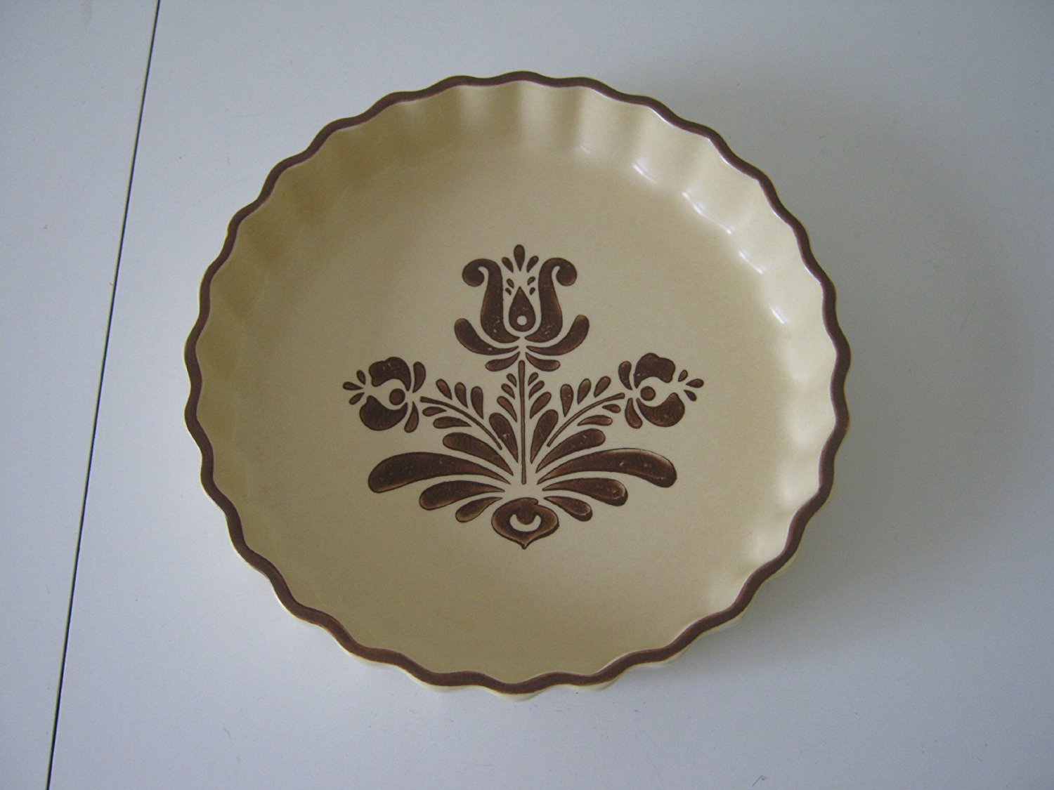 Pfaltzgraff Yorktowne Village Light Gold w/ Brown Trim Quiche Dish free