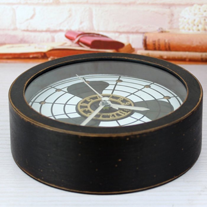 Creative Retro Style Electric Fan Desk Clock Rivet Table Clock Arabic