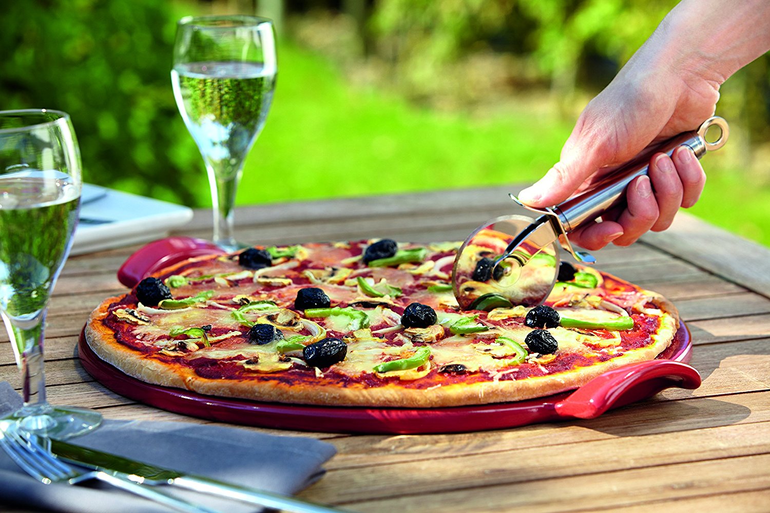 Emile Henry Made in France Flame Top Pizza Stone, Black. Perfect for