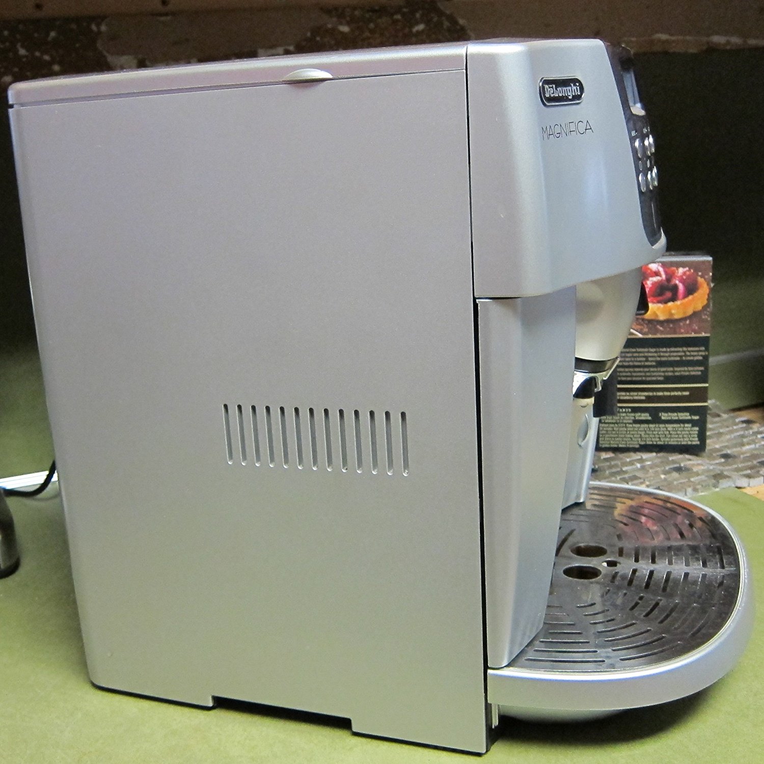 DeLonghi Magnifica ESAM4400 Super Automatic Coffee Center N8 free image