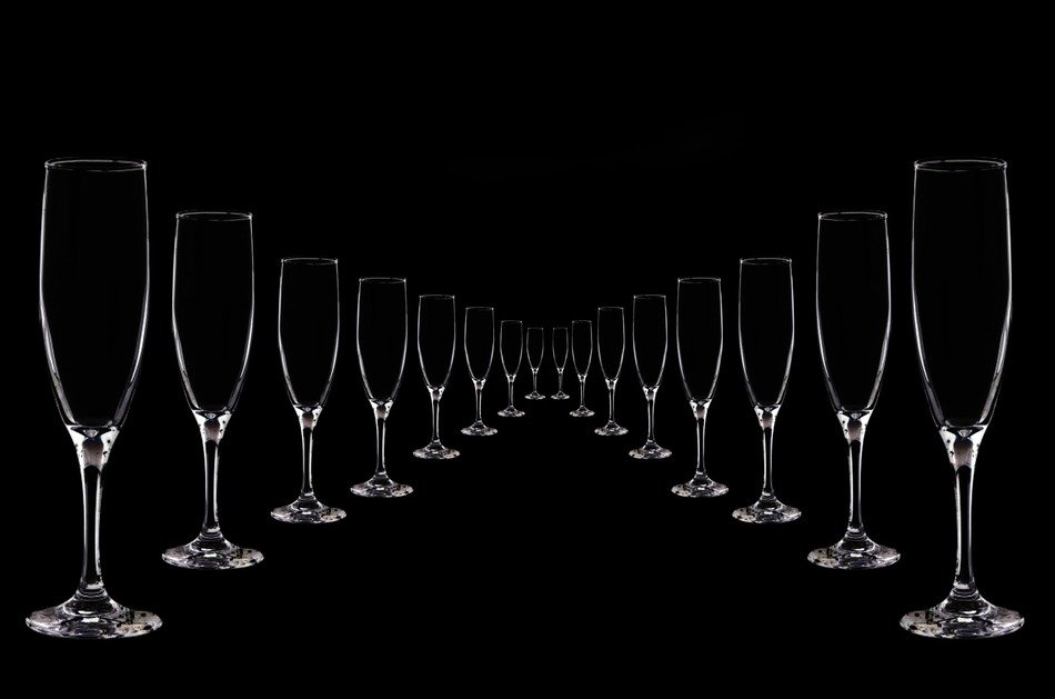 Path of champagne glasses free image download