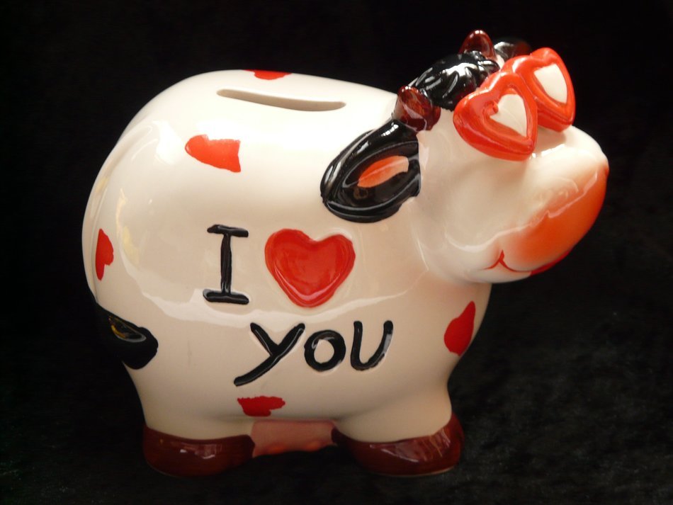 Ceramic piggy bank in hearts free image download