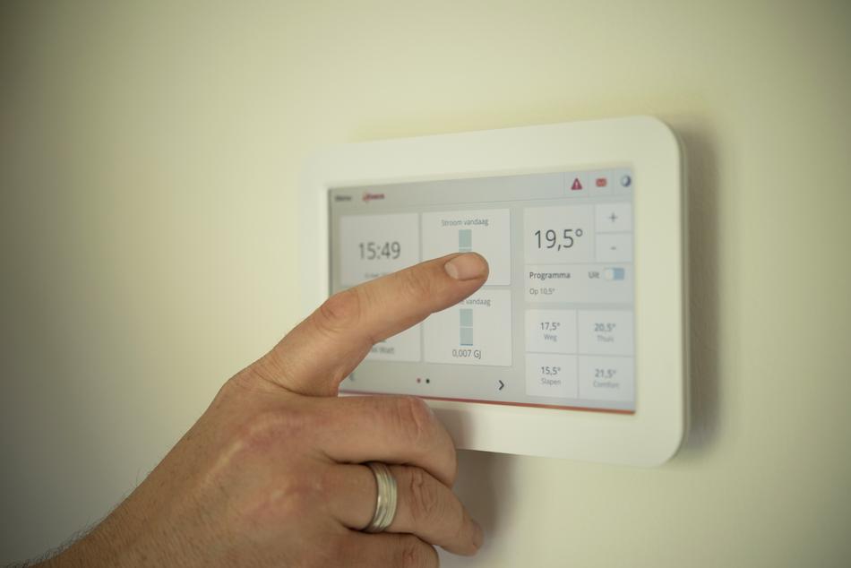 Temperature control in the house free image download