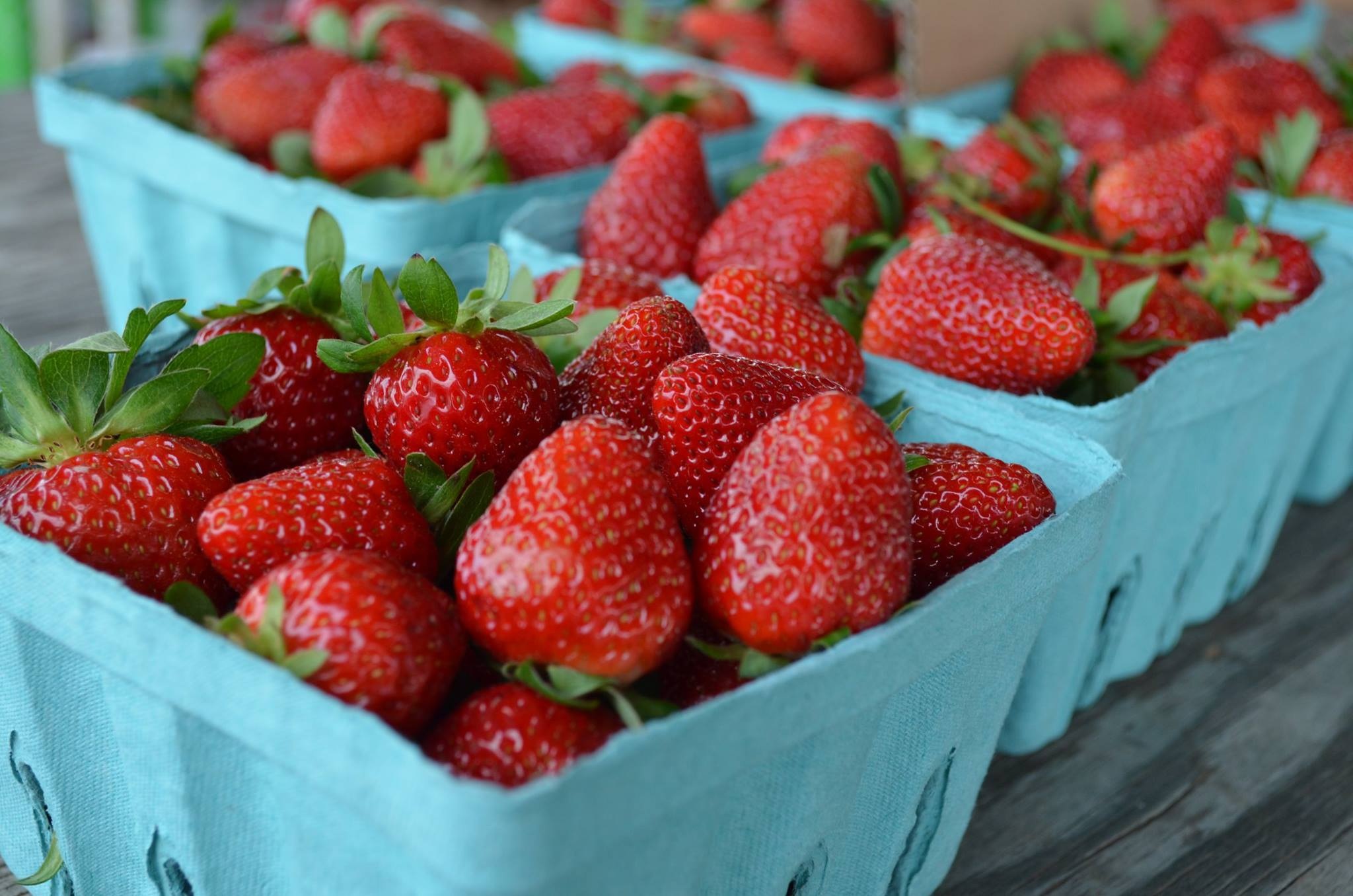 Strawberries Fruits at Farmers Market free image download