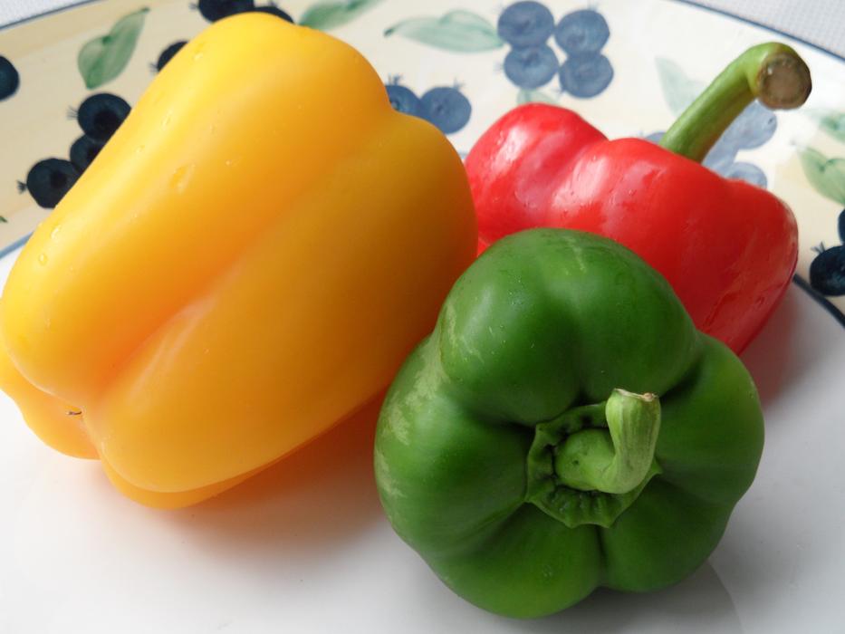 Ripe sweet peppers free image download